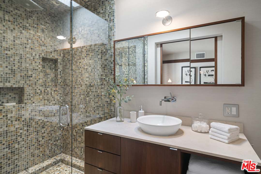 7221 Birdview Avenue Malibu, CA 90265 - Photo 19 of 34