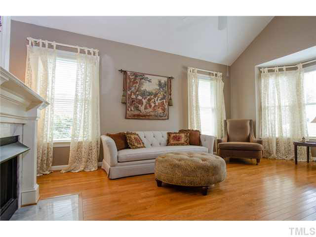 10009 Goodview Court Raleigh, NC 27613 - Photo 5 of 25 Living Room