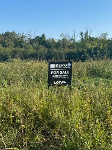 $214,900 | N51W18938 Quietwood Drive, Unit LT4, Menomonee Falls, WI 53051