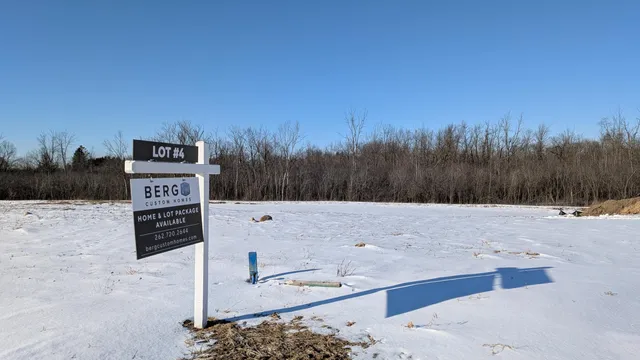 $214,900 | N51W18938 Quietwood Drive, Unit LT4, Menomonee Falls, WI 53051