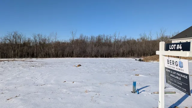 $214,900 | N51W18938 Quietwood Drive, Unit LT4, Menomonee Falls, WI 53051