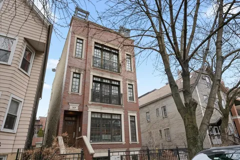 $619,000 | 2629 North Southport Avenue, Unit 2, Chicago, IL 60614