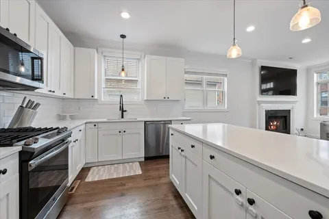 $619,000 | 2629 North Southport Avenue, Unit 2, Chicago, IL 60614