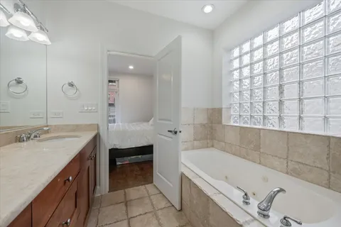 $619,000 | 2629 North Southport Avenue, Unit 2, Chicago, IL 60614