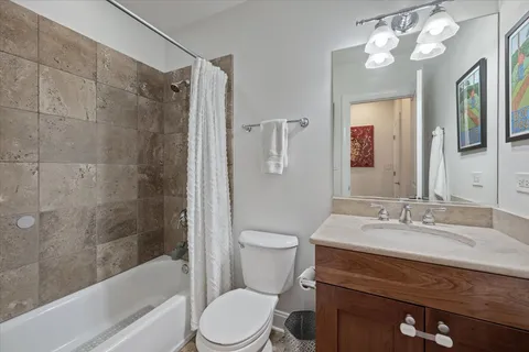 $619,000 | 2629 North Southport Avenue, Unit 2, Chicago, IL 60614