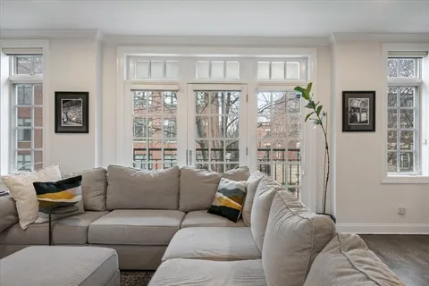 $619,000 | 2629 North Southport Avenue, Unit 2, Chicago, IL 60614