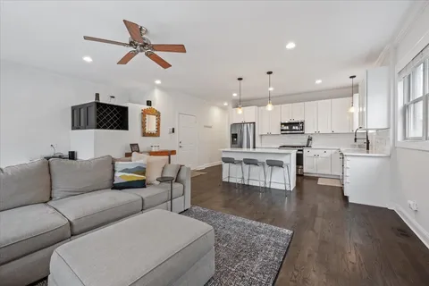 $619,000 | 2629 North Southport Avenue, Unit 2, Chicago, IL 60614