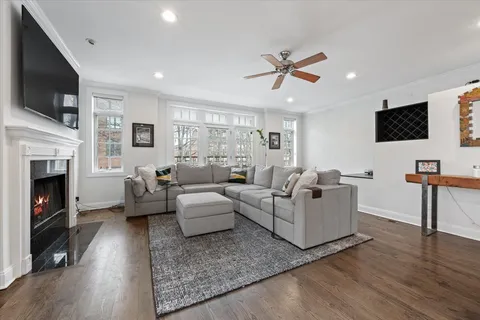 $619,000 | 2629 North Southport Avenue, Unit 2, Chicago, IL 60614