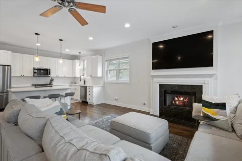 $619,000 | 2629 North Southport Avenue, Unit 2, Chicago, IL 60614