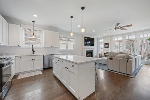 $619,000 | 2629 North Southport Avenue, Unit 2, Chicago, IL 60614