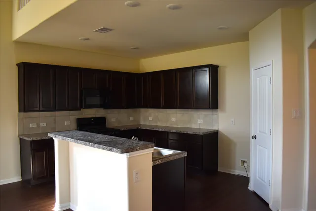 $1,899 | 204 White Wing Lane, Sealy, TX 77474