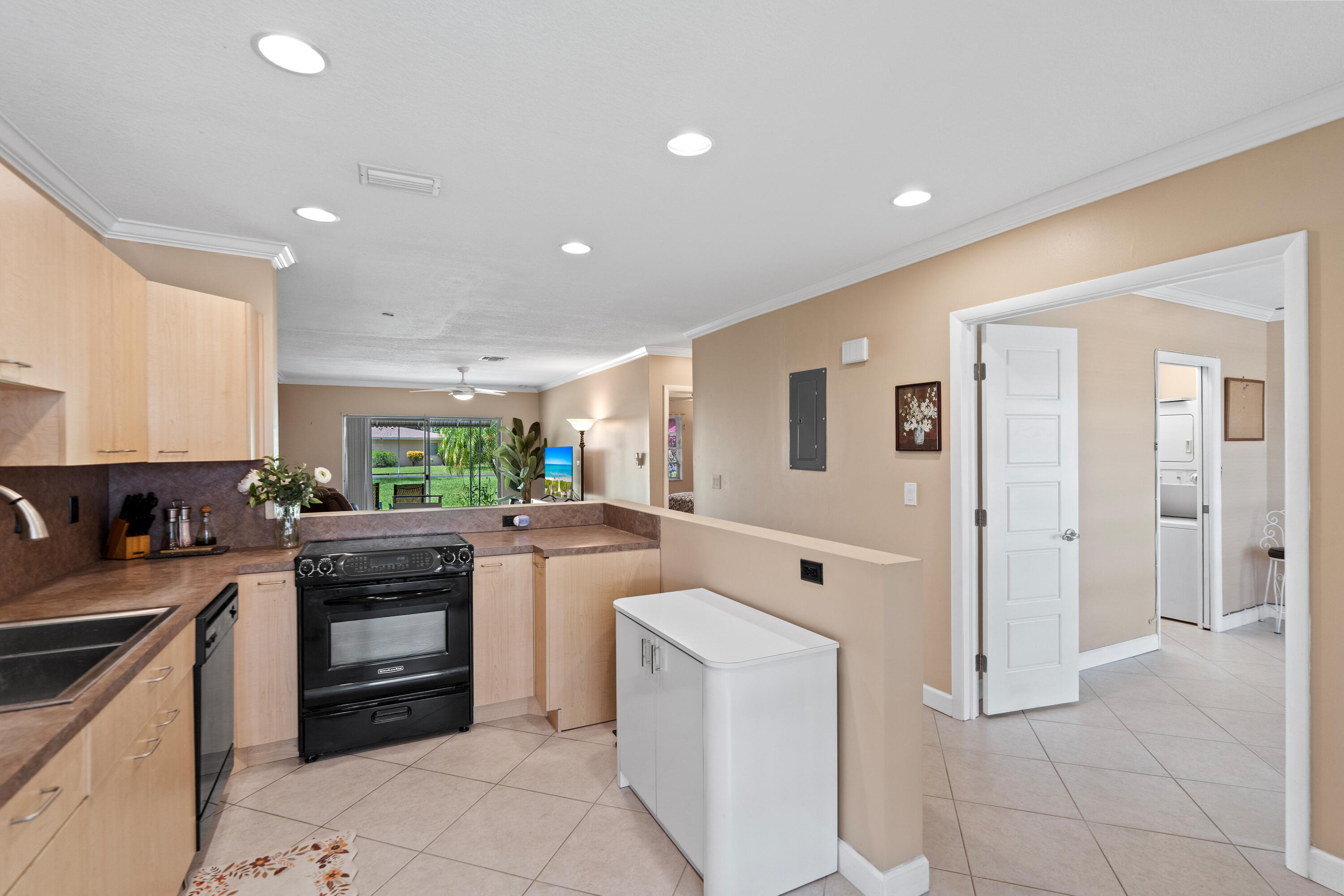 8666 Bella Vista Drive, Unit 111 Boca Raton, FL 33433 - Photo 7 of 44 DSC07770