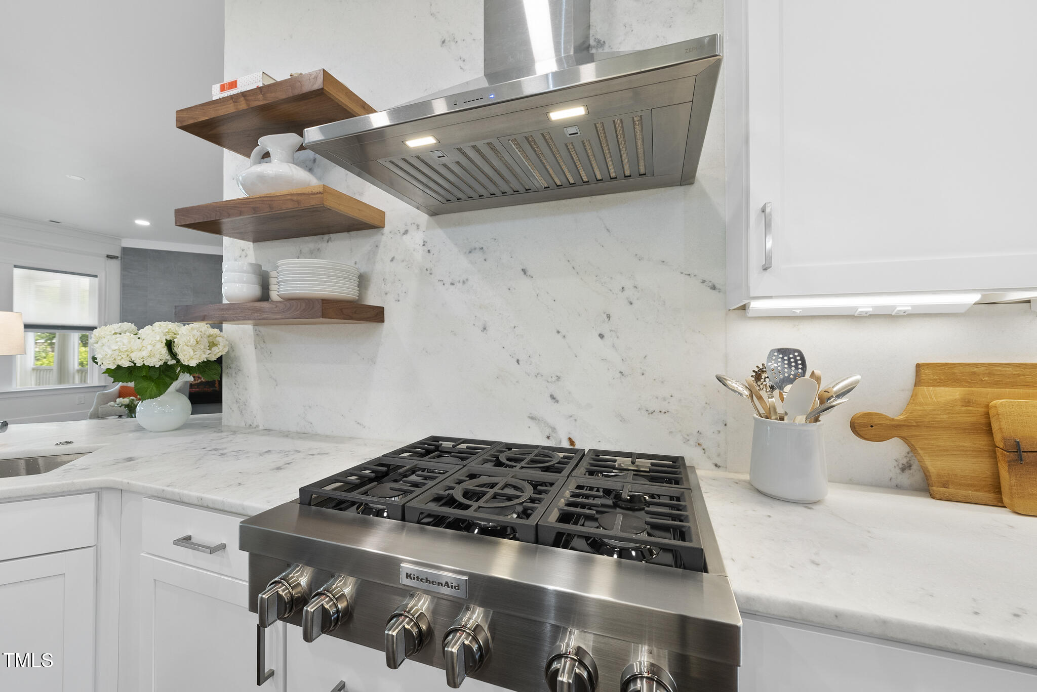 129 Damsire Way Cary, NC 27513 - Photo 6 of 33 a kitchen with lots of appliances