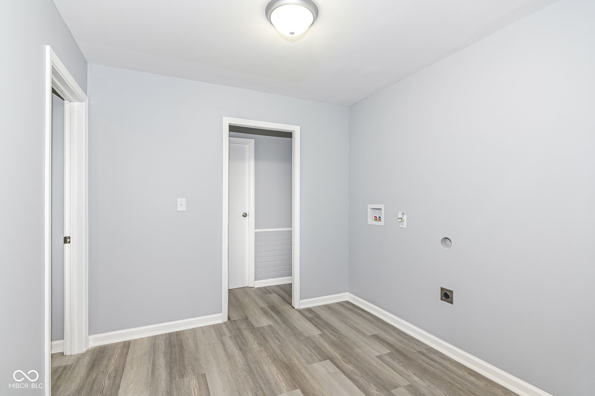 8026 Roy Road Indianapolis, IN 46219 - Photo 5 of 28 Gallery Image 5