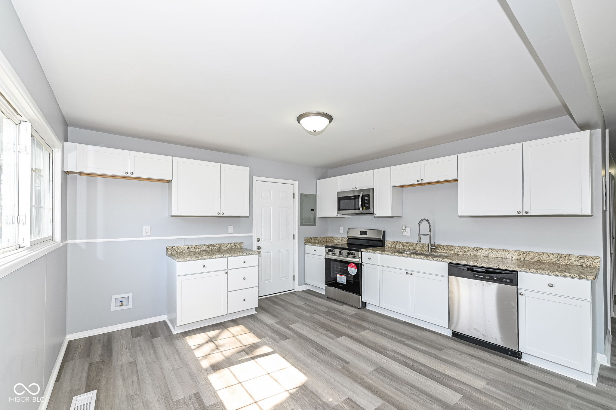 8026 Roy Road Indianapolis, IN 46219 - Photo 9 of 28 Gallery Image 9