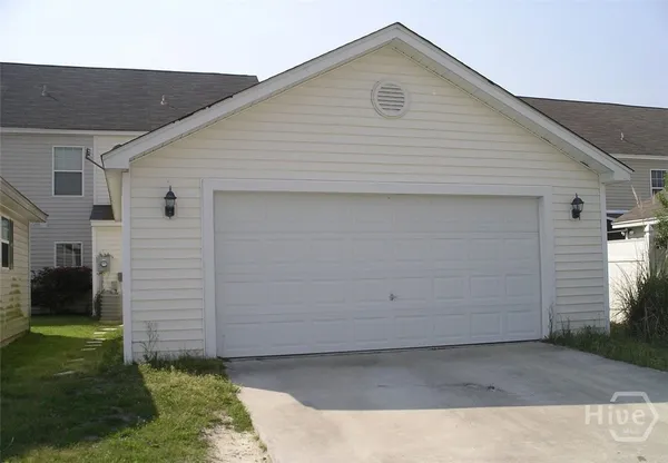 $1,900 | 10 Ashleigh Lane, Savannah, GA 31407