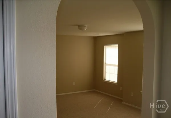 $1,900 | 10 Ashleigh Lane, Savannah, GA 31407