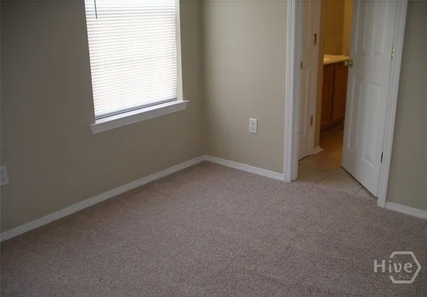 $1,900 | 10 Ashleigh Lane, Savannah, GA 31407