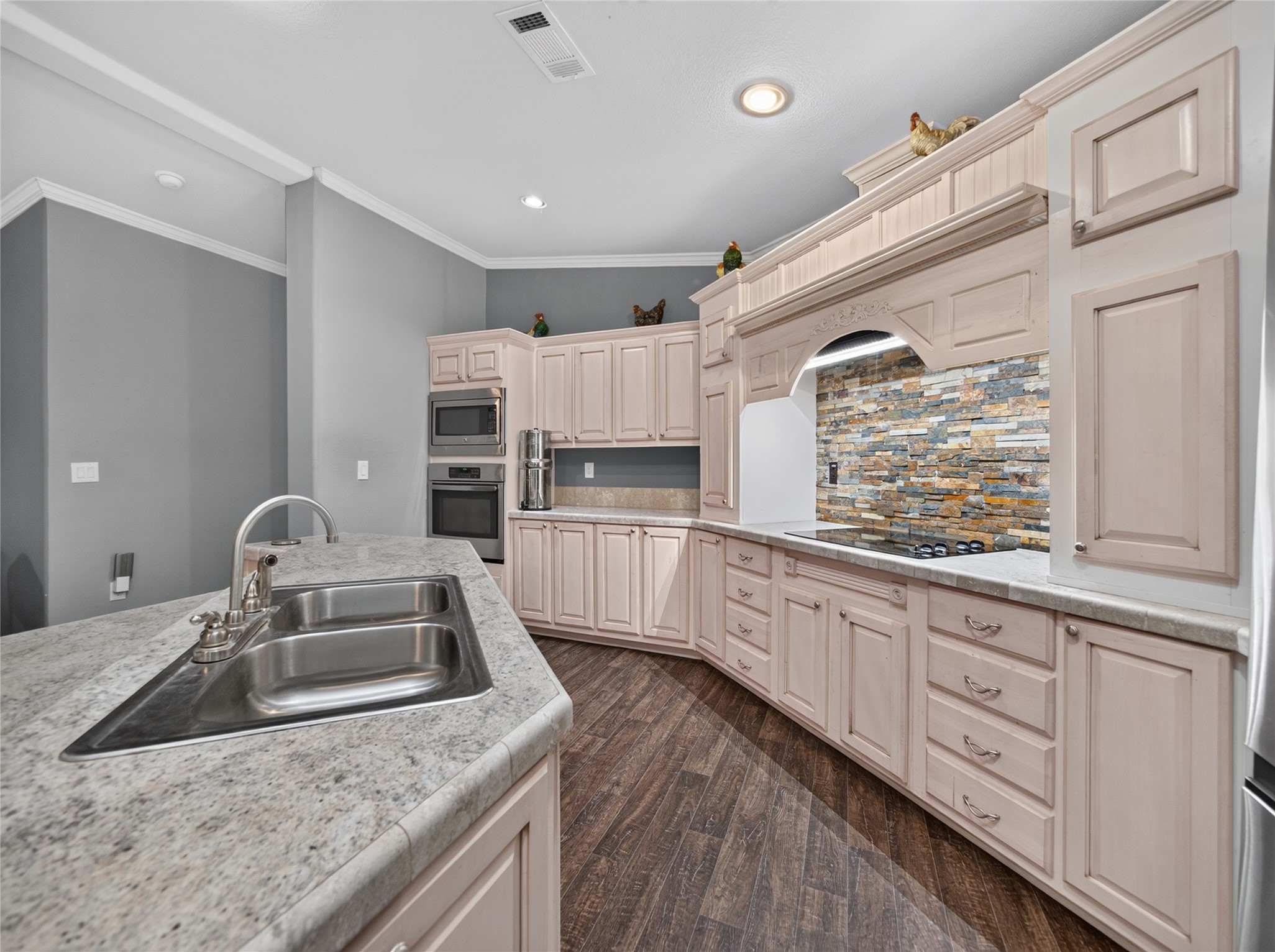 155 Hidden Oaks Loop Elgin, TX 78621 - Photo 14 of 40 Gallery Image 14