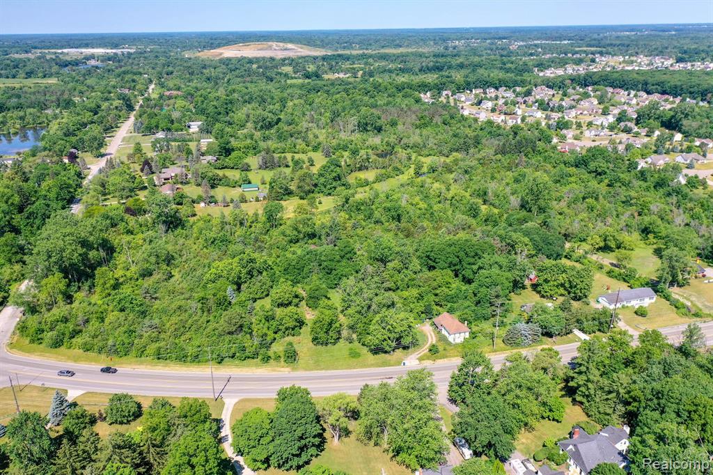 1060 West Cook Road Grand Blanc, MI 48439 - Photo 9 of 14