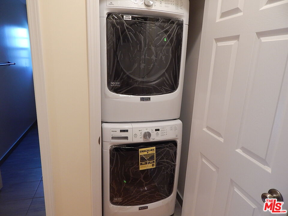 2018 Hillcrest Drive Los Angeles, CA 90016 - Photo 17 of 19 a view of washer and dryer
