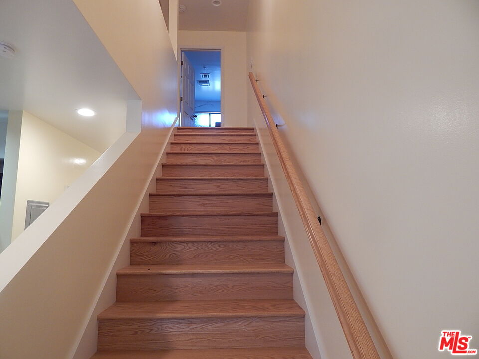 2018 Hillcrest Drive Los Angeles, CA 90016 - Photo 8 of 19 a view of entryway