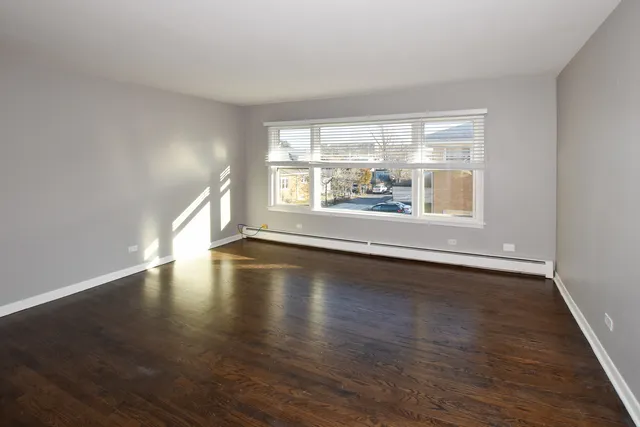 $1,700 | 6925 North Rosemary Lane, Unit 2E, Niles, IL 60714