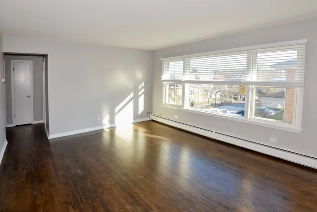 $1,700 | 6925 North Rosemary Lane, Unit 2E, Niles, IL 60714