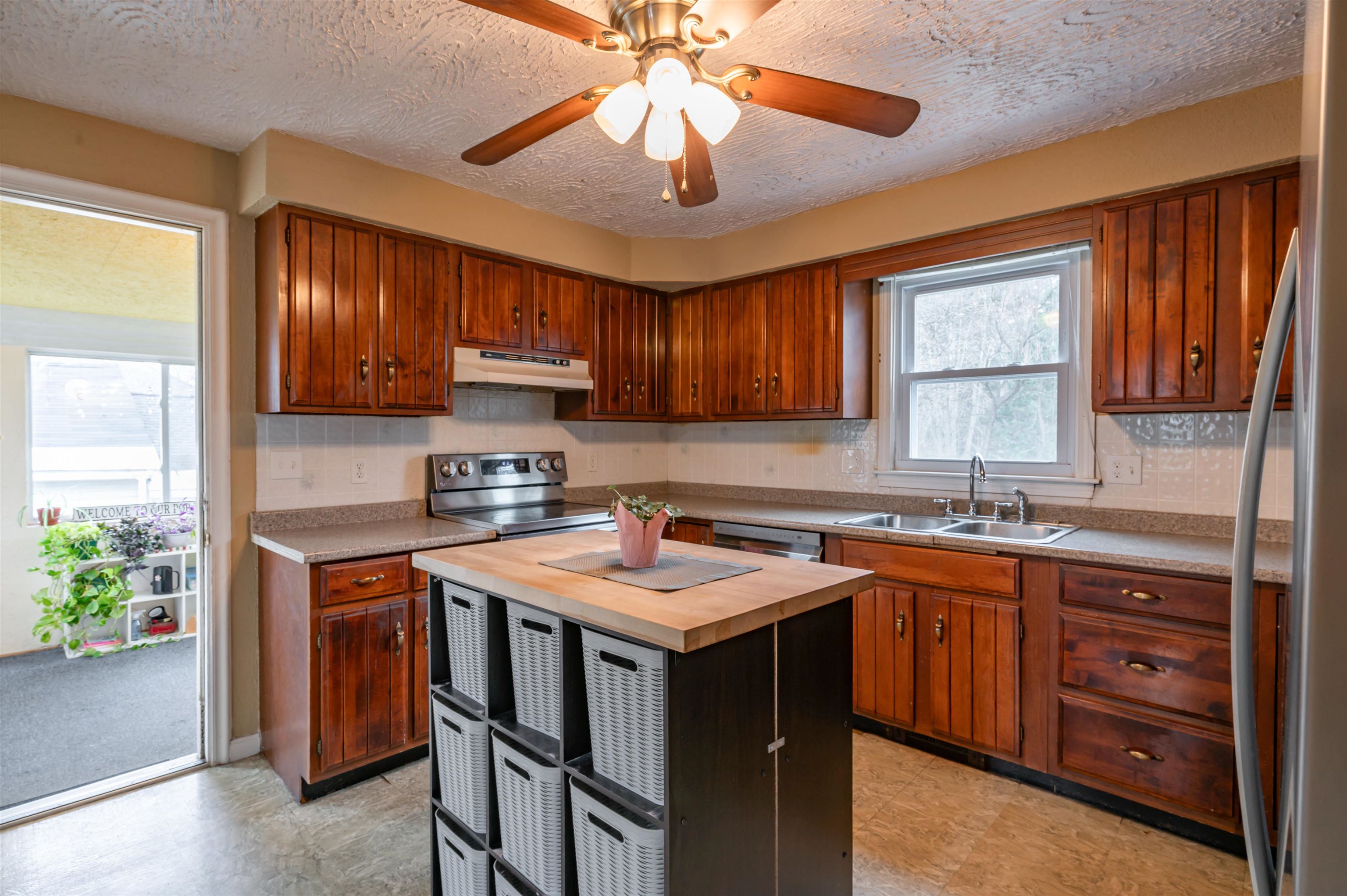 31 Rosemont Avenue Manchester, NH 03103 - Photo 27 of 46