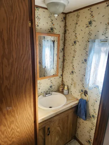 $99,999 | 123 Sherwood Drive, Tilton, NH 03276