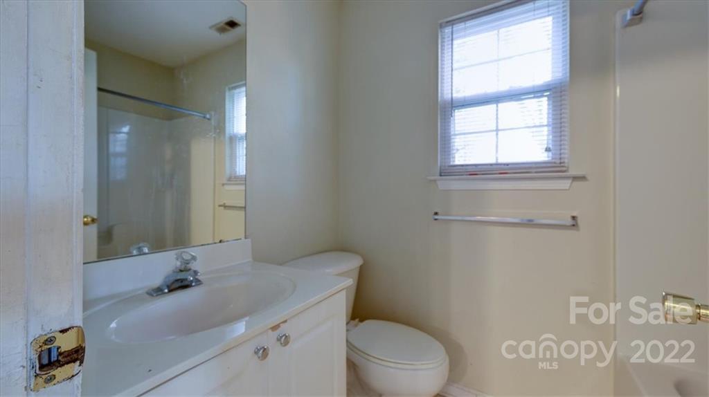 1310 Log Cabin Road Charlotte, NC 28213 - Photo 27 of 34 Gallery Image 27