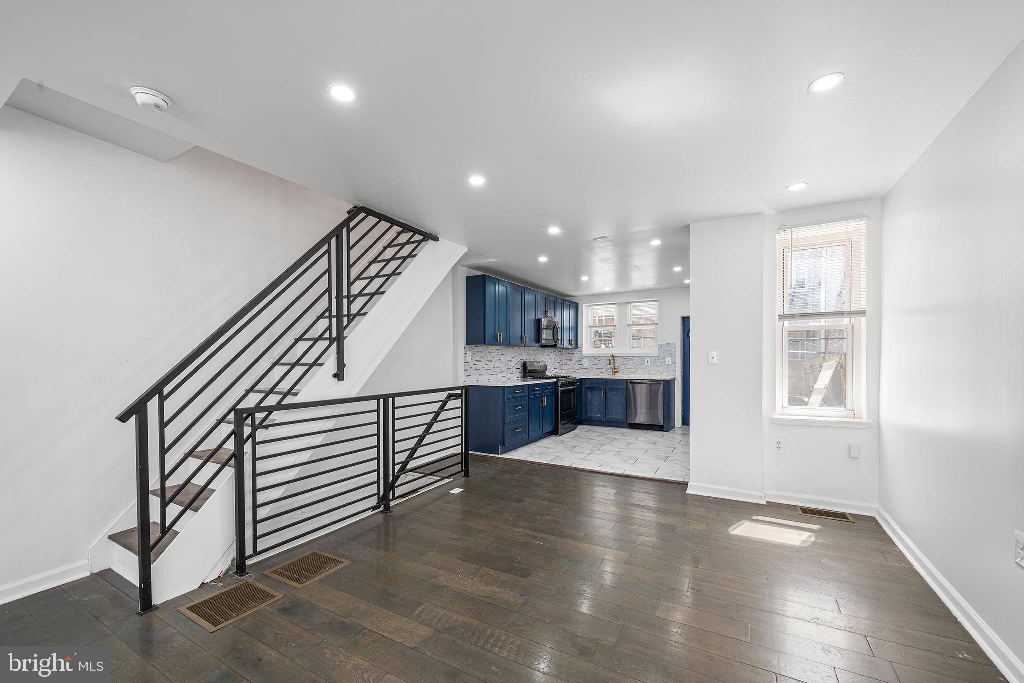 2310 Fernon Street Philadelphia, PA 19145 - Photo 3 of 29
