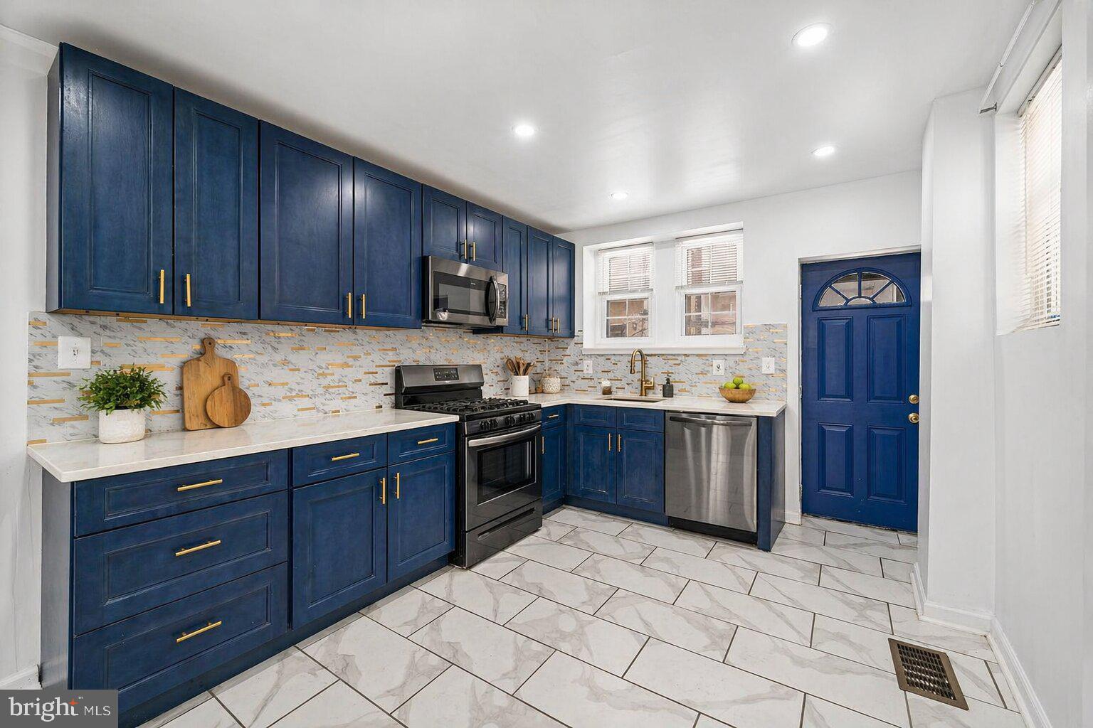 2310 Fernon Street Philadelphia, PA 19145 - Photo 6 of 29 Kitchen