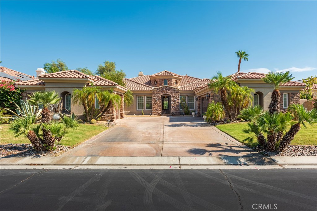 45 Vista Encantada Rancho Mirage, CA 92270 - Photo 3 of 52
