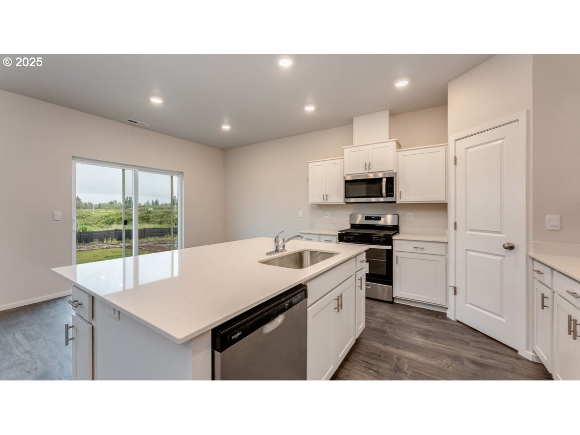 2923 V Street Springfield, OR 97477 - Photo 13 of 34