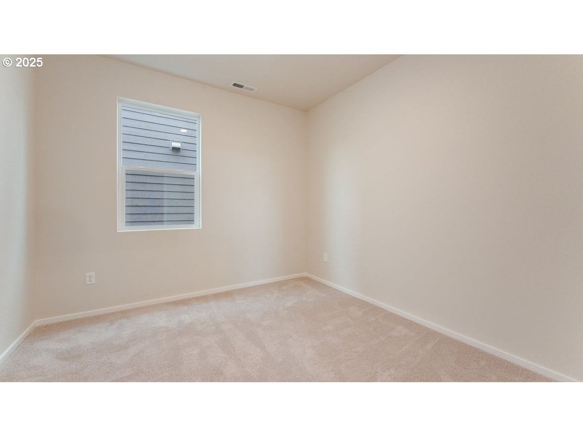 2923 V Street Springfield, OR 97477 - Photo 3 of 34