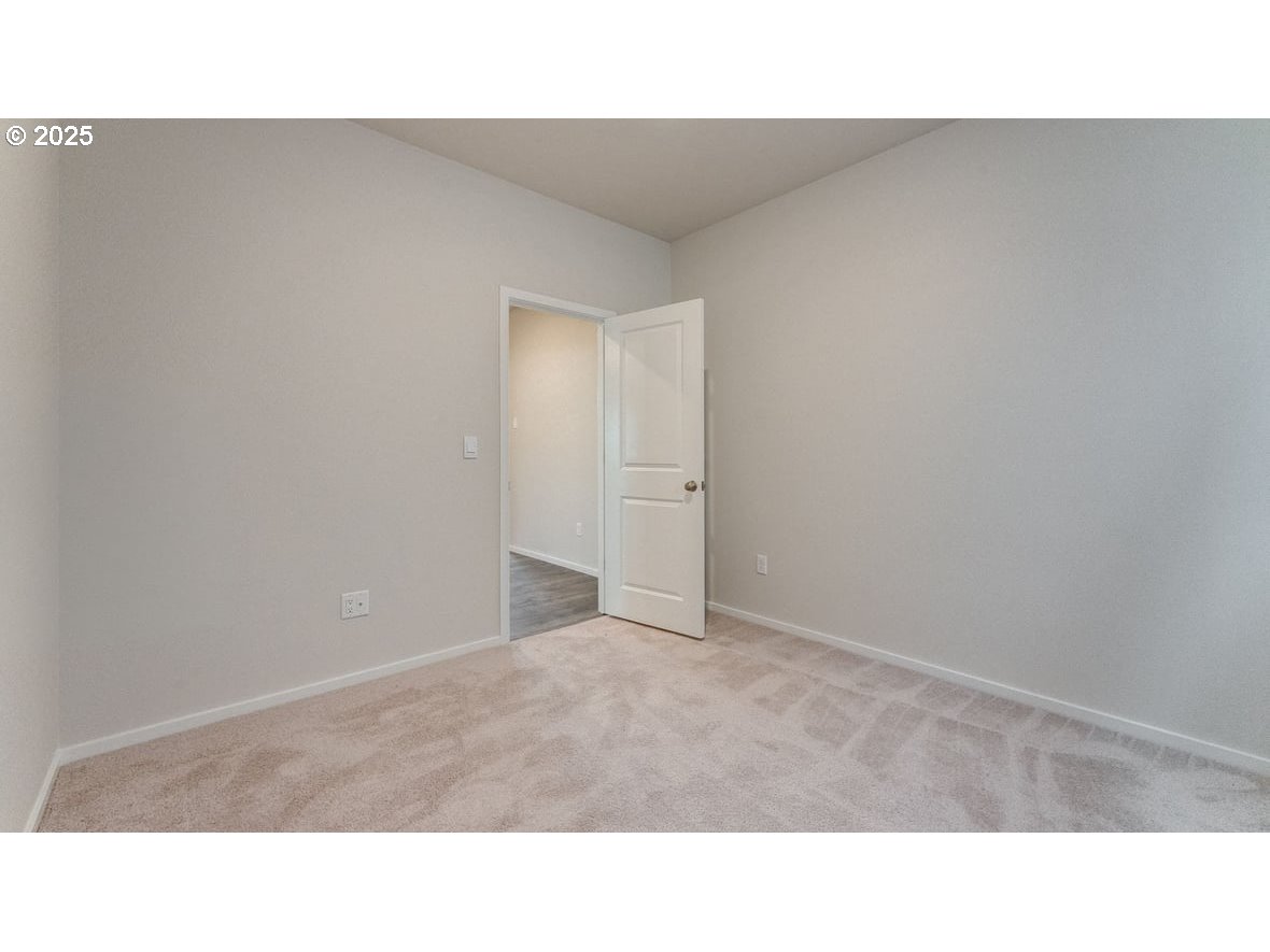 2923 V Street Springfield, OR 97477 - Photo 4 of 34