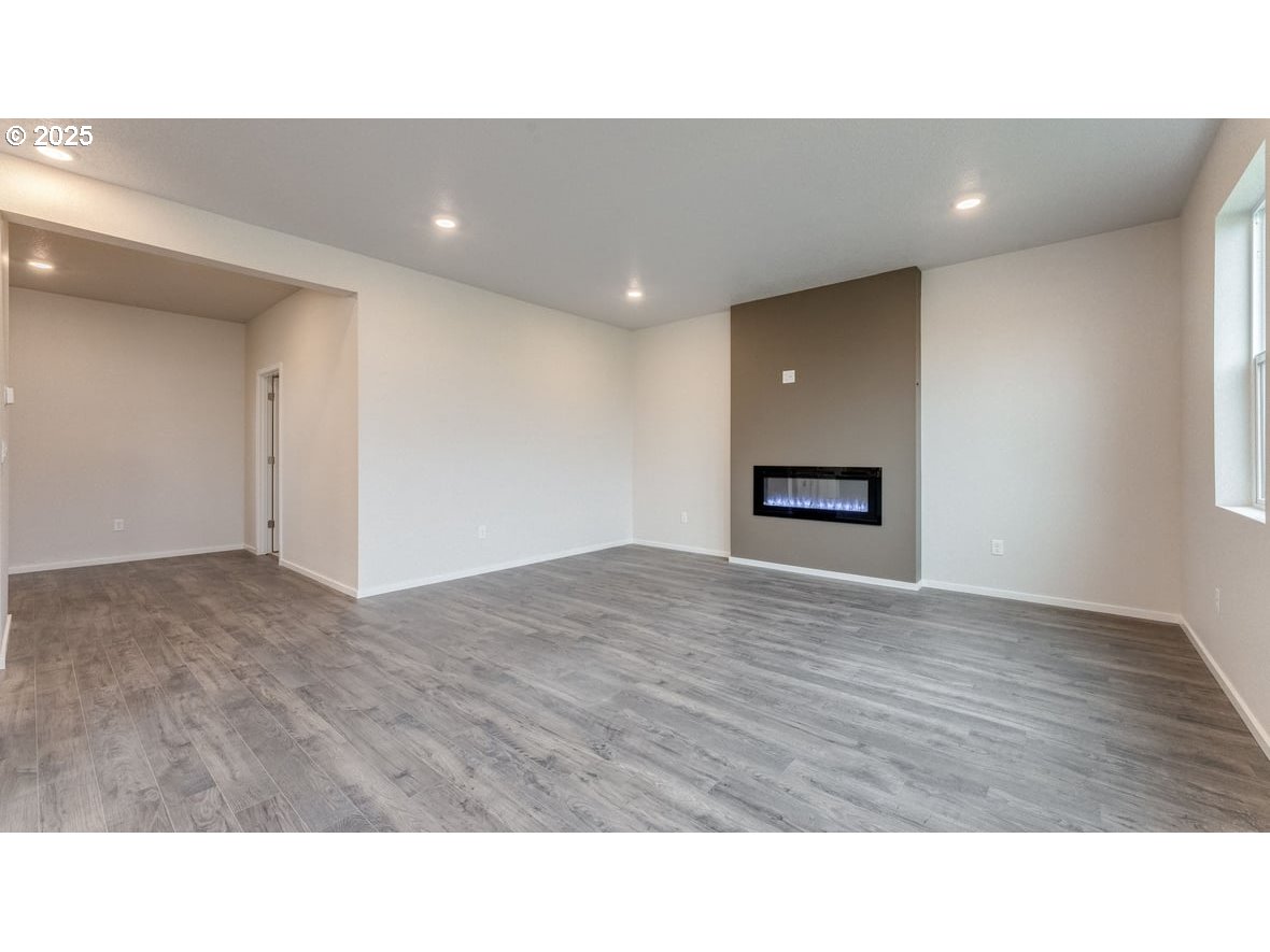 2923 V Street Springfield, OR 97477 - Photo 8 of 34