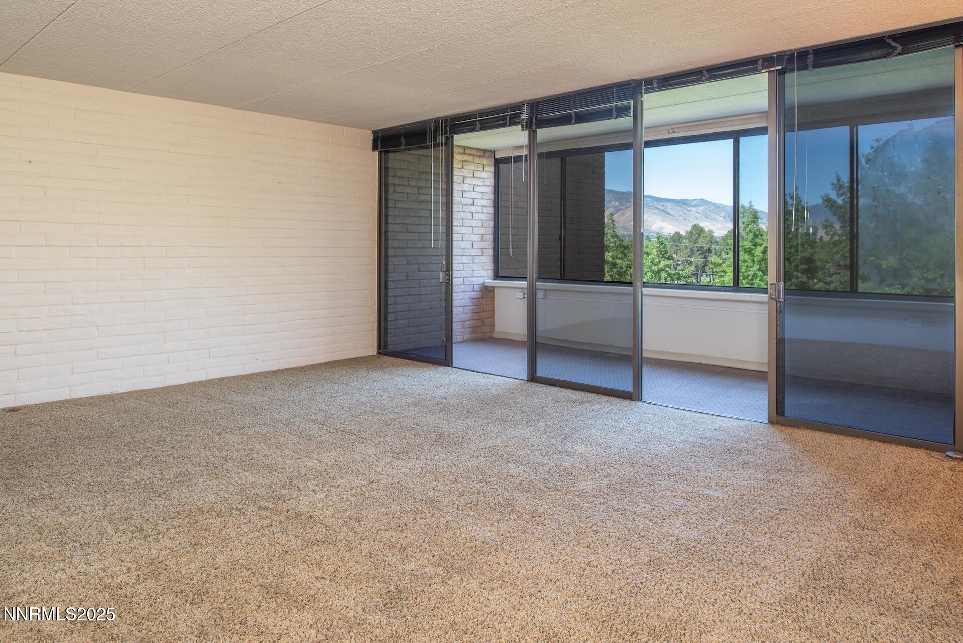 1200 Riverside Drive, Unit 1213 Reno, NV 89503 - Photo 3 of 27 1213 photo 3