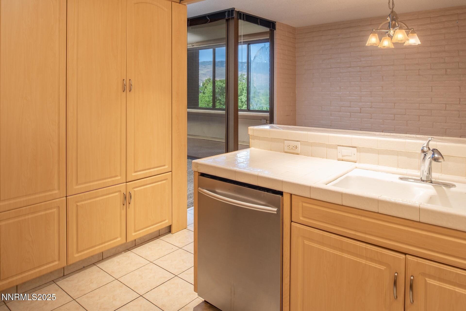 1200 Riverside Drive, Unit 1213 Reno, NV 89503 - Photo 10 of 27 1213 photo 10