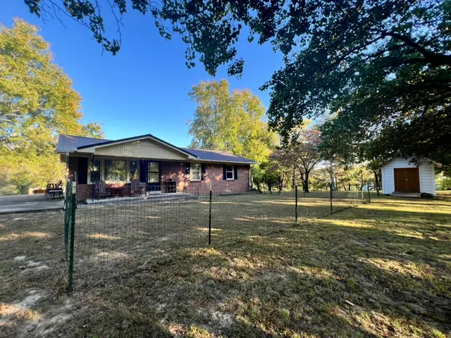 $374,900 | 948 North Brace Road, Summertown, TN 38483