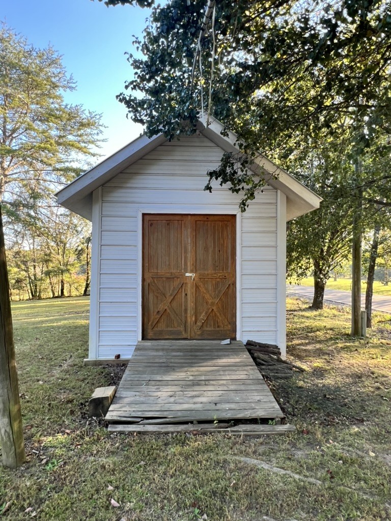 948 North Brace Road Summertown, TN 38483 - Photo 51 of 59 a front view of house with yard