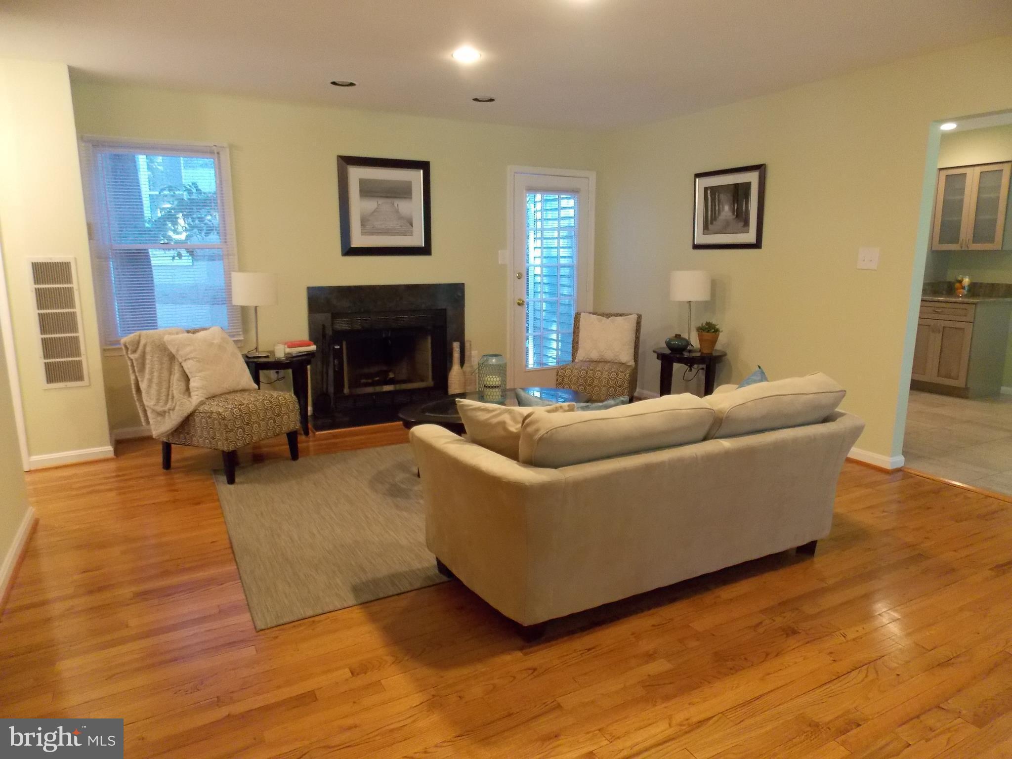 9415 Monroe Street Silver Spring, MD 20910 - Photo 5 of 30 Living Room