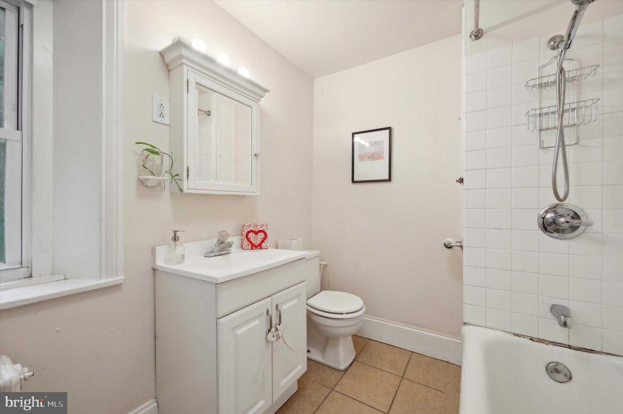 124 West Rittenhouse Street Philadelphia, PA 19144 - Photo 28 of 44 Hall bathroom