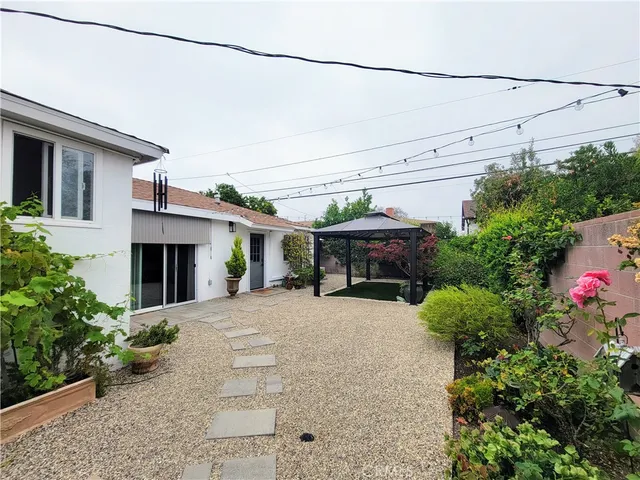 $1,995 | 2016 West 146th Place, Unit 1/2, Gardena, CA 90249