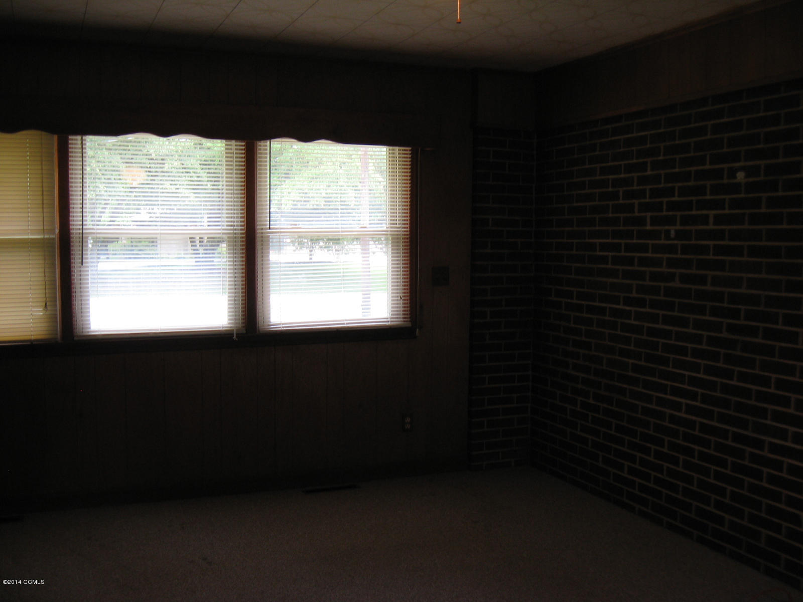 4109 Country Club Road Morehead City, NC 28557 - Photo 8 of 31 Den with Brick Wall and Windows