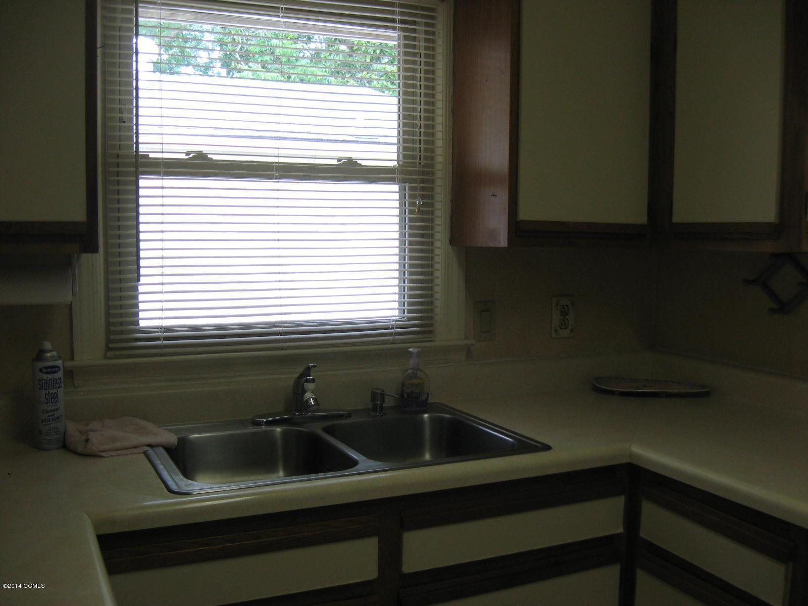4109 Country Club Road Morehead City, NC 28557 - Photo 10 of 31 Kitchen Sink with Window