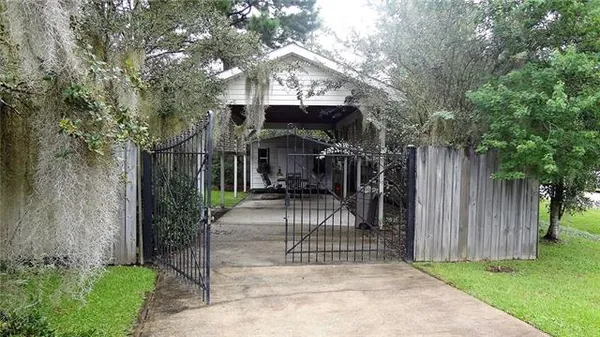 $2,500 | 937 Crestwood Boulevard, Covington, LA 70433