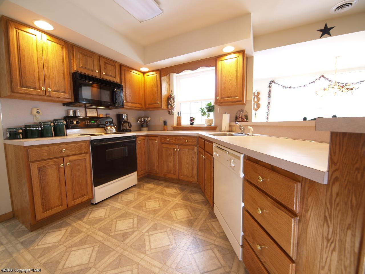 1691 Pine Ridge Lane Effort, PA 18330 - Photo 8 of 22 Kitchen