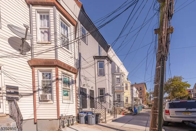 $659,900 | 1119 1/2 Hampton Place, Elizabeth, NJ 07201